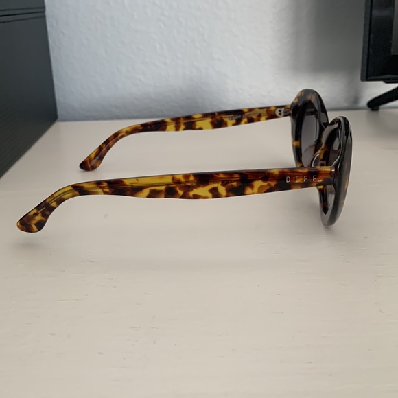 DIFF Eyewear Sunglasses - Picture 2 of 4